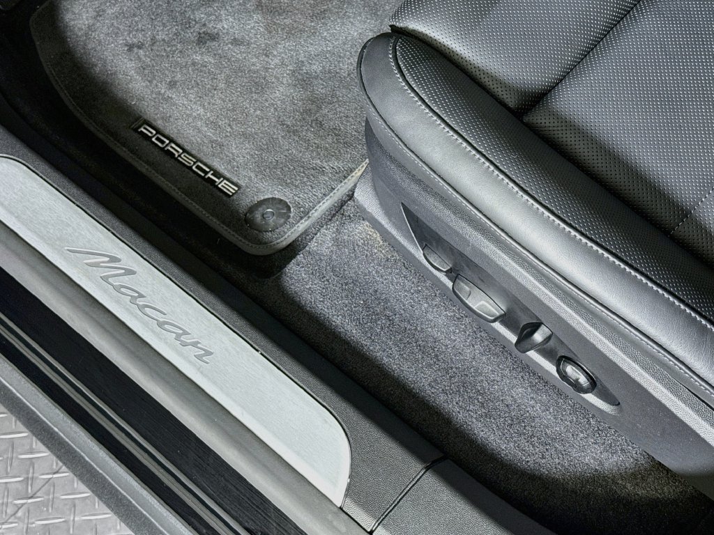 Certified 2026 Porsche Macan Electric RWD image 23