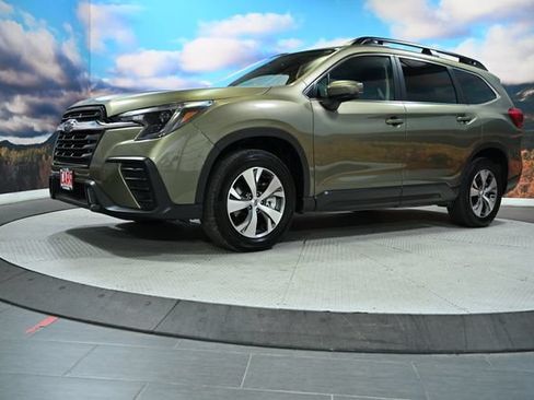 Used 2025 Subaru Ascent Premium AWD/4WD image 4