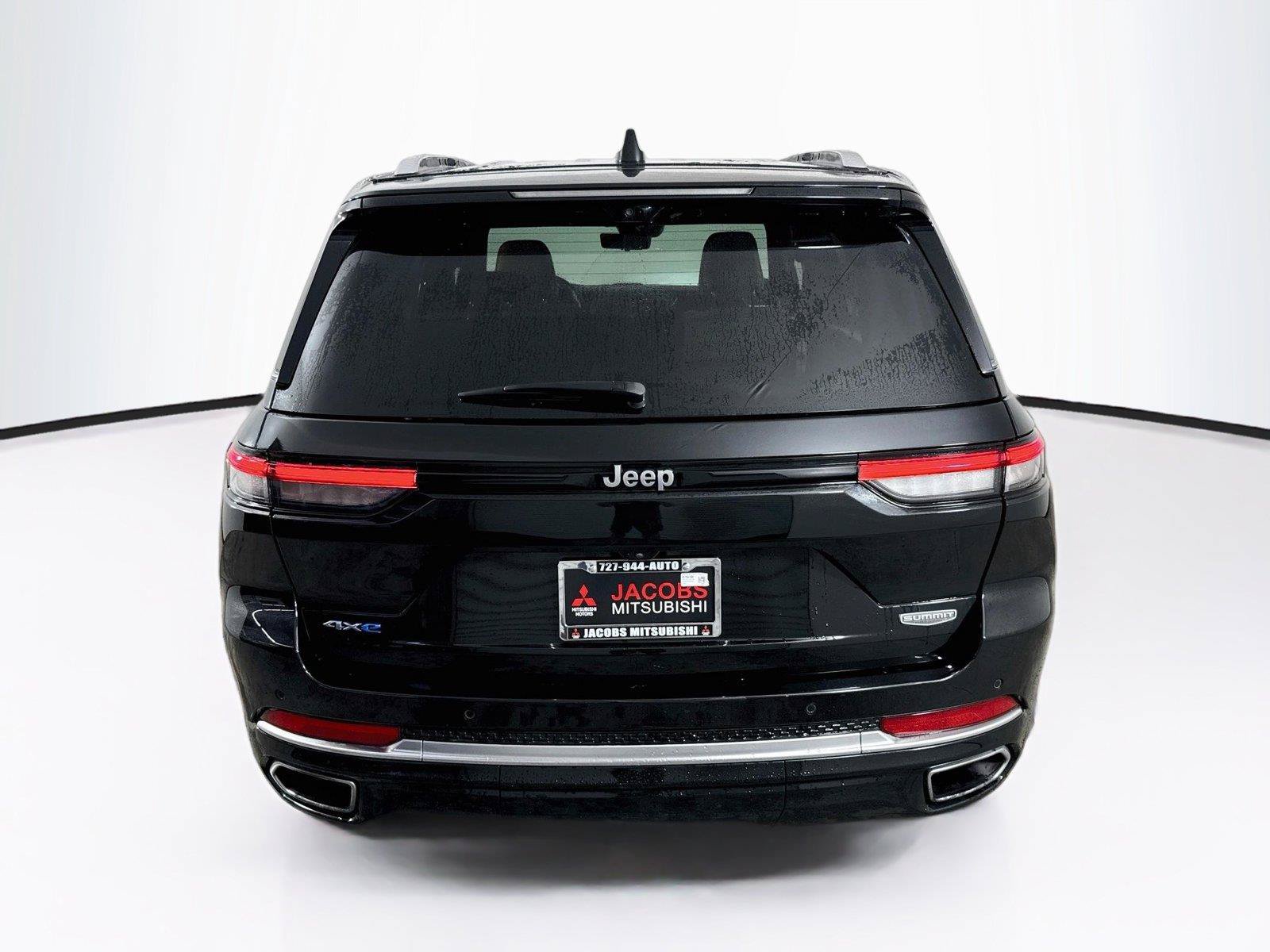 Used 2023 Jeep Grand Cherokee Summit w/ Advanced Protech Group IV AWD/4WD image 5