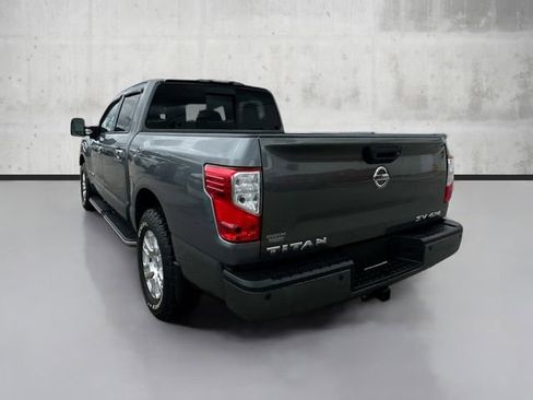 Used 2017 Nissan Titan SV image 7