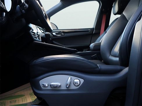 Used 2025 Porsche Macan S image 35