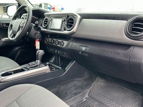 Used 2018 Toyota Tacoma SR5 image 22