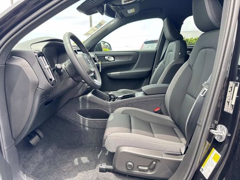 New 2025 Volvo EX40 Core w/ Climate Package image 11