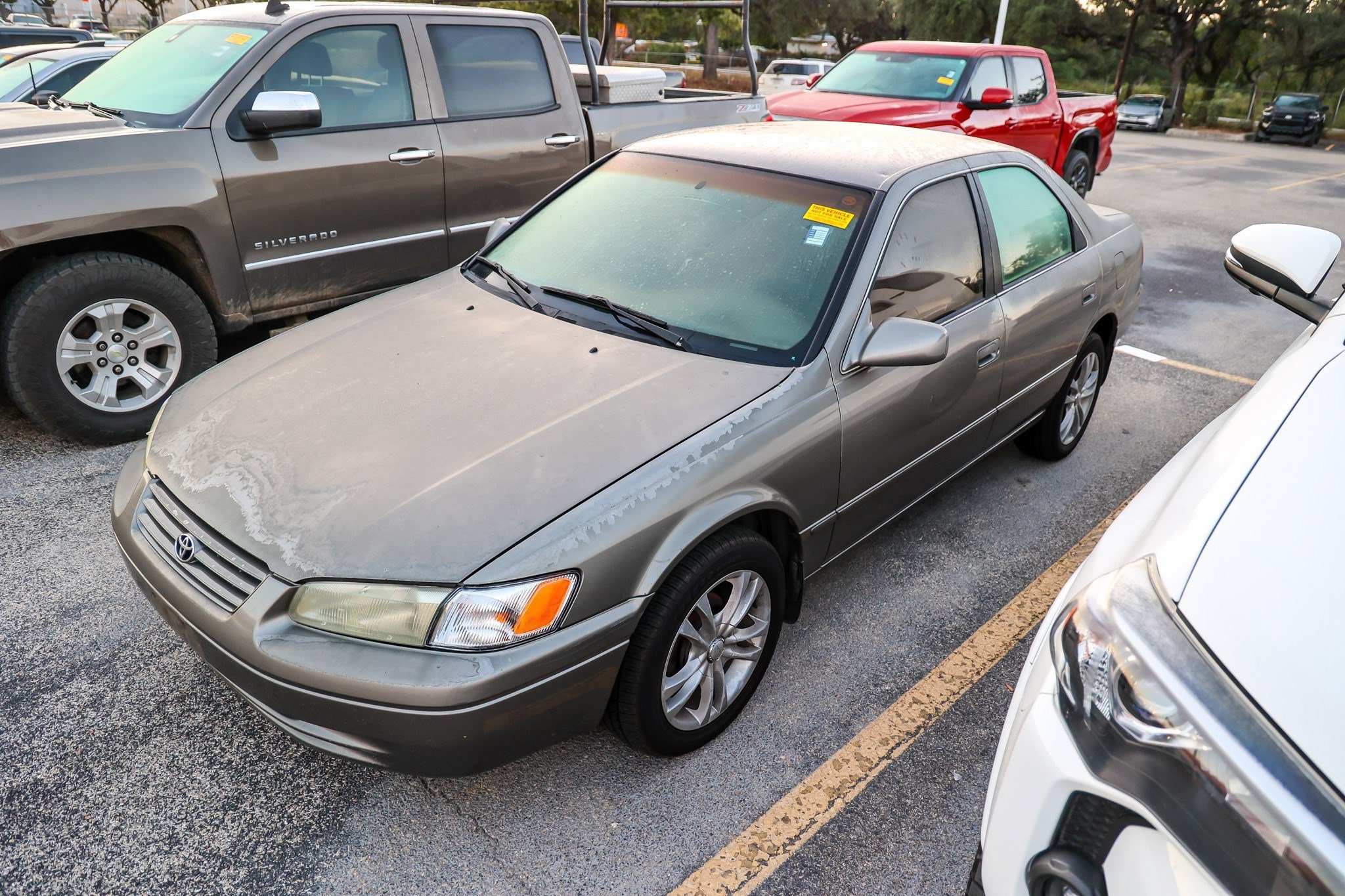 Used 1998 Toyota Camry LE FWD image 3