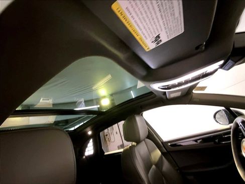 Certified 2023 Porsche Macan image 20