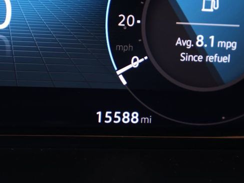 Used 2025 Volkswagen Atlas Cross Sport SE w/ Panoramic Sunroof Package image 25