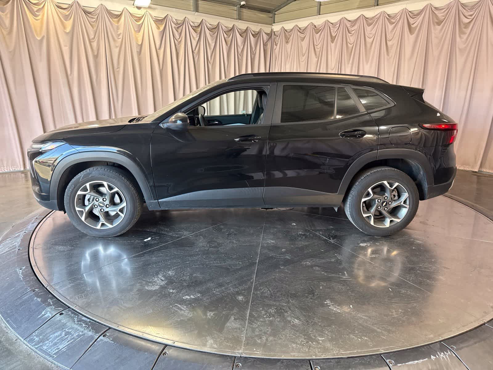 Used 2024 Chevrolet Trax LT FWD image 8
