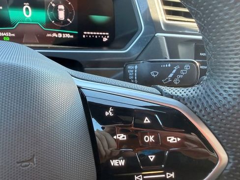 Certified 2024 Volkswagen Tiguan SE R-Line FWD image 30