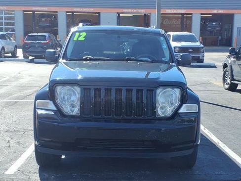 Used 2012 Jeep Liberty Sport image 2