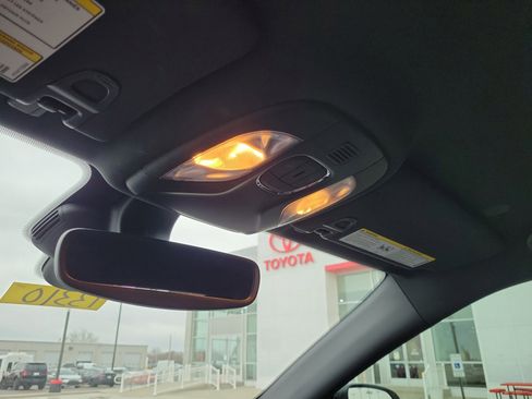 Used 2023 Jeep Compass Latitude image 30