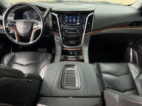 Used 2018 Cadillac Escalade Luxury AWD/4WD image 10