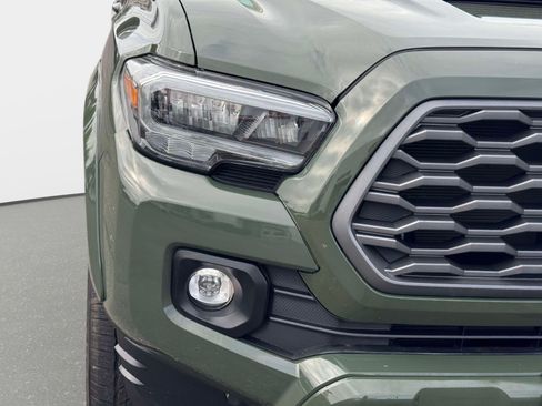 Certified 2022 Toyota Tacoma TRD Sport w/ TRD Premium Sport Package AWD/4WD image 8