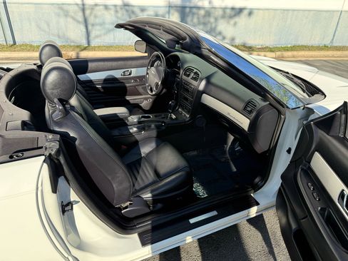 Used 2003 Ford Thunderbird image 25