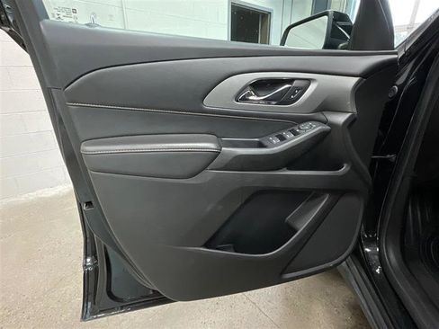 Used 2021 Chevrolet Traverse LS image 10