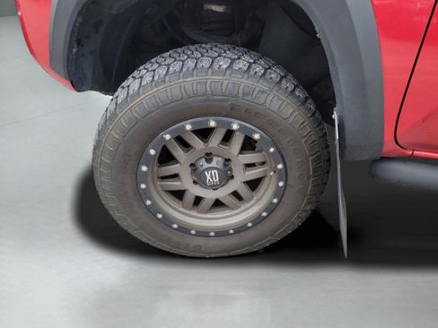 Used 2017 Toyota Tacoma TRD Off-Road image 30