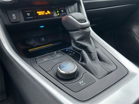 Used 2021 Toyota RAV4 Limited image 26