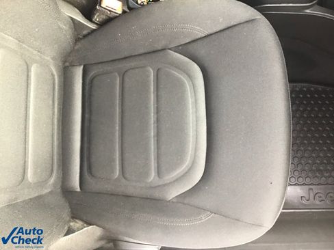 Used 2020 Jeep Renegade Latitude w/ Cold Weather Group image 25