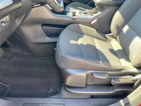 Used 2024 GMC Terrain SLE image 25