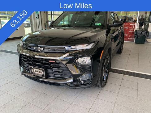 Used 2023 Chevrolet TrailBlazer RS w/ Sun and Liftgate Package image 2