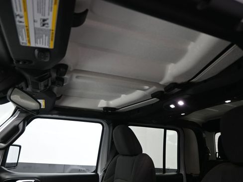 New 2026 Jeep Gladiator Sport AWD/4WD image 2