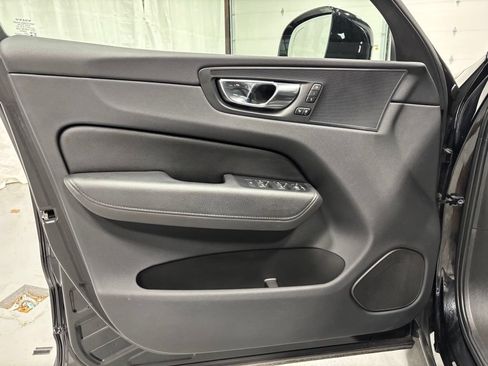 Used 2022 Volvo XC60 B5 Momentum w/ Climate Package AWD/4WD image 8