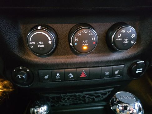 Used 2017 Jeep Wrangler Sahara image 26