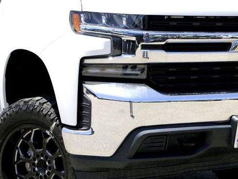 Used 2019 Chevrolet Silverado 1500 LT w/ Convenience Package AWD/4WD image 2