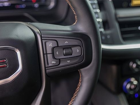 Used 2023 GMC Yukon XL AT4 w/ Technology Package image 8