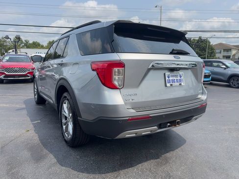 Used 2021 Ford Explorer XLT w/ Equipment Group 202A AWD/4WD image 5
