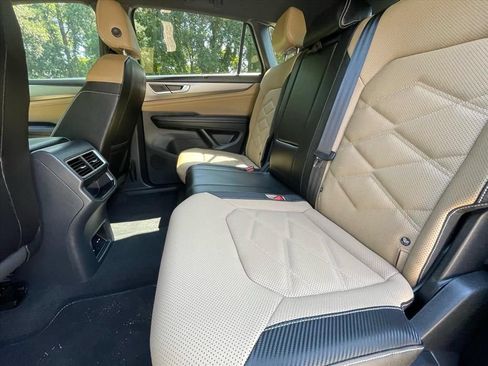 Used 2024 Volkswagen Atlas Cross Sport SE w/ Black Wheel Package FWD image 4