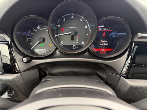 Certified 2026 Porsche Macan AWD/4WD image 32