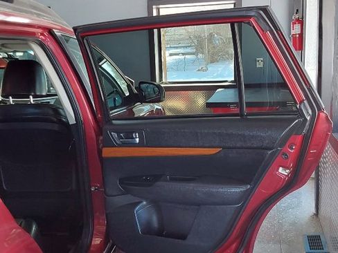 Used 2013 Subaru Outback 2.5i Limited w/ Moonroof Pkg image 16