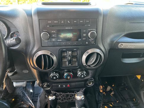 Used 2015 Jeep Wrangler Unlimited Sport w/ Power Convenience Group AWD/4WD image 35