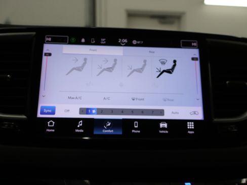 Used 2024 Chrysler Pacifica Touring-L image 52