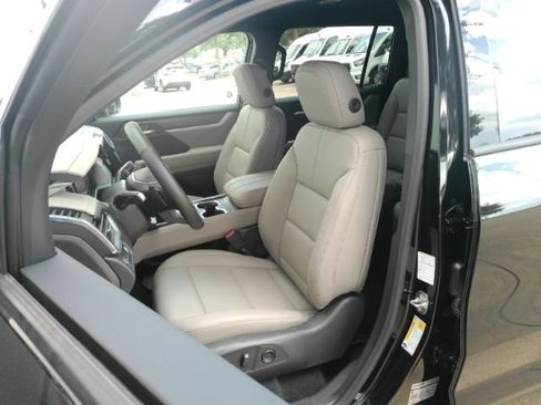 Used 2026 GMC Acadia Elevation w/ Elevation Premium Package FWD image 18