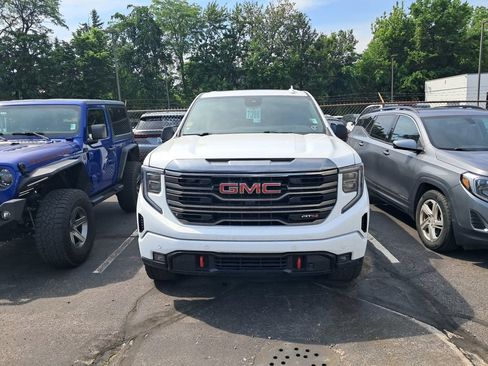 Used 2023 GMC Sierra 1500 AT4 w/ AT4 Premium Package AWD/4WD image 5