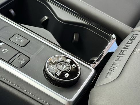 New 2025 Nissan Pathfinder SL image 34