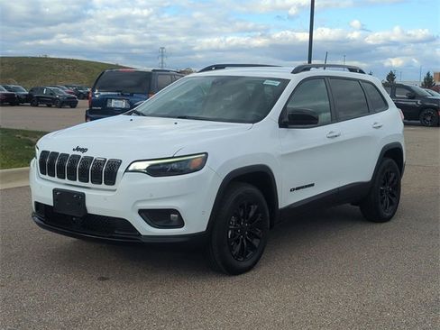 Used 2023 Jeep Cherokee Altitude Lux image 7