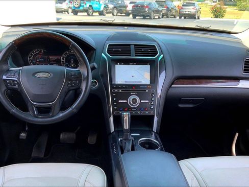 Used 2017 Ford Explorer Platinum AWD/4WD image 14