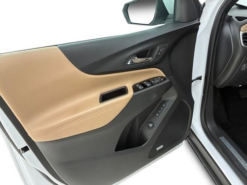 Used 2024 Chevrolet Equinox Premier image 13