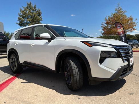 Used 2025 Nissan Rogue SV FWD image 4