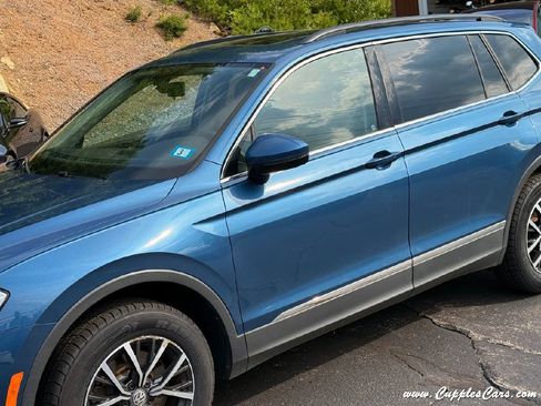 Used 2020 Volkswagen Tiguan SE w/ Panoramic Sunroof Package image 38