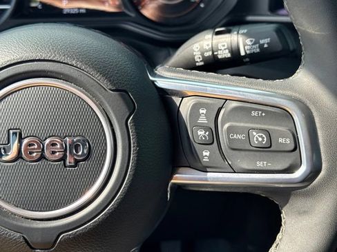 Used 2025 Jeep Wrangler Unlimited Sahara AWD/4WD image 30