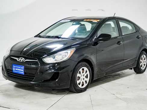 Used 2013 Hyundai Accent GLS image 3