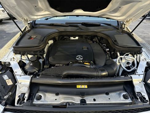 Used 2020 Mercedes-Benz GLC 300 4MATIC w/ Parking Assistance Package image 18