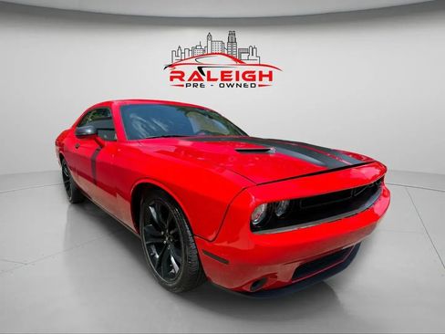 Used 2018 Dodge Challenger SXT Plus image 5