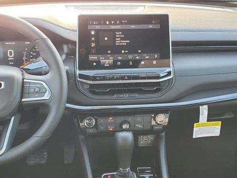 Used 2026 Jeep Compass Latitude image 20