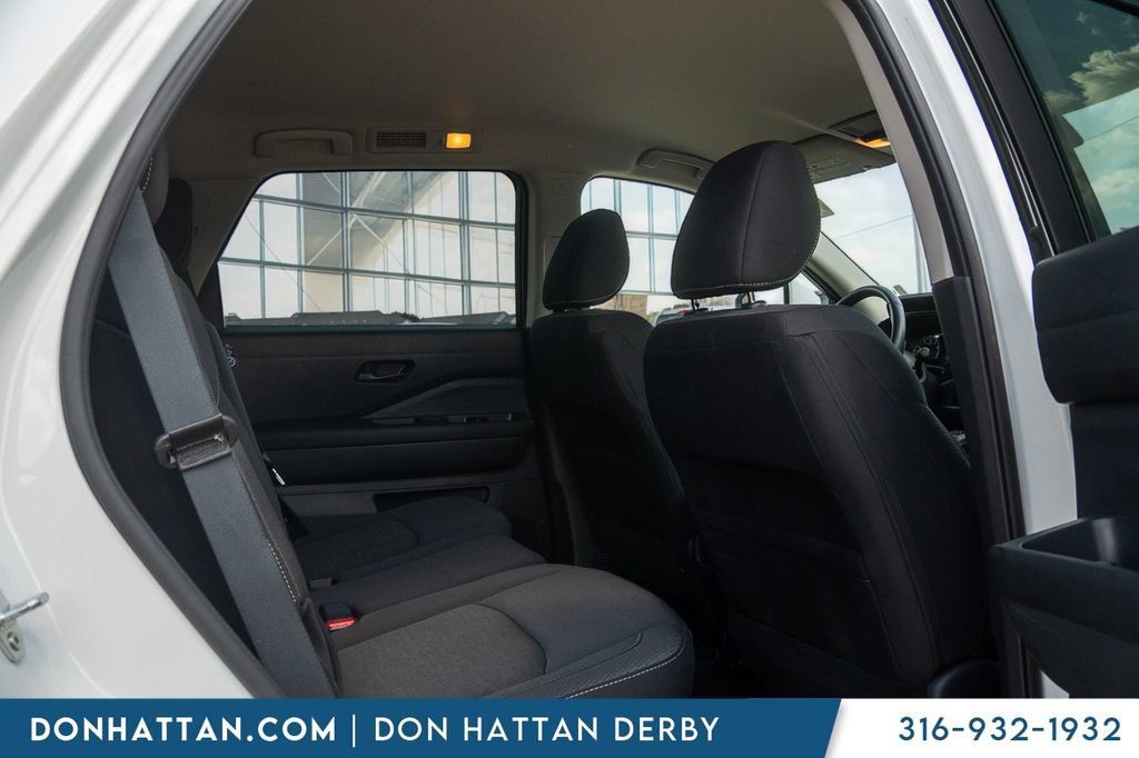 Used 2024 Nissan Pathfinder SV AWD/4WD image 23