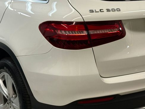 Used 2018 Mercedes-Benz GLC 300 4MATIC w/ Multimedia Package image 12