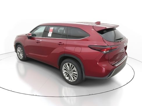 New 2026 Toyota Highlander Platinum image 5